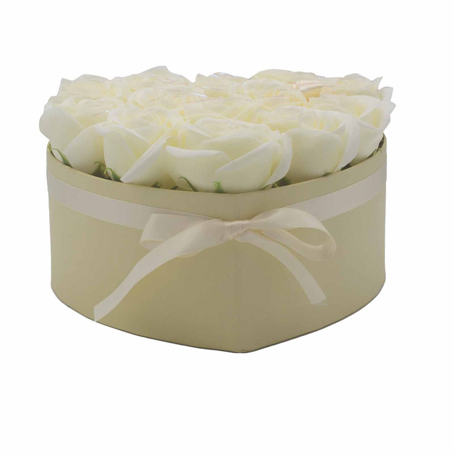 Bouquet de Fleurs en Savon – 13 Roses Crème – Cœur