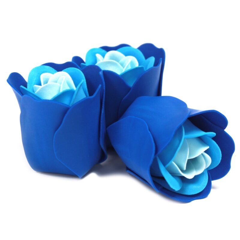Coffret 3 coeurs de fleurs en savon - Roses de mariage bleues – Image 2